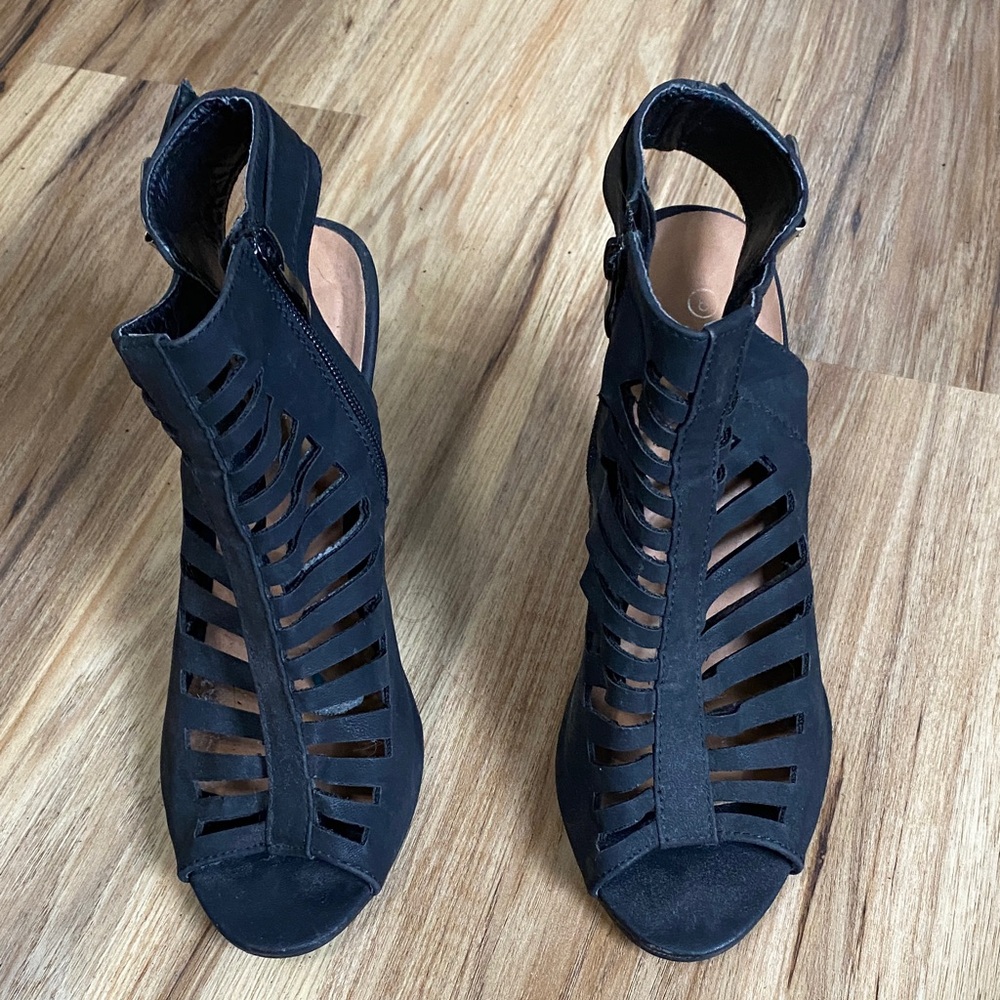 Charles Albert Black Strappy Heels